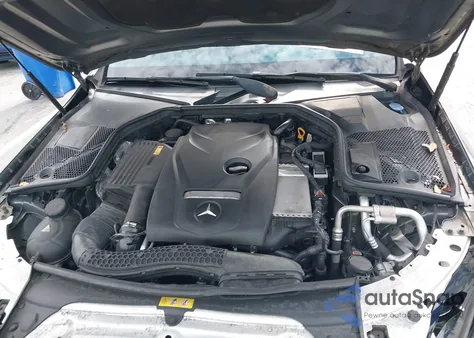 2017 Mercedes-Benz C 300 z USA, uszkodzony, nr VIN 55SWF4JB5HU189000